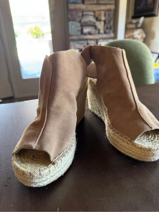 Kenneth Cole Tan Suede Espadrille Wedge Peep-Toe Sandals Size 9.5