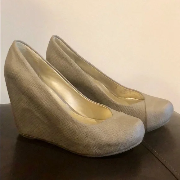 Fergalicious by Fergie Gray Snake Print Closed Toe Wedge Pumps Size 7