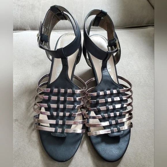 Sam & Libby Metallic Wedge Sandal size 10