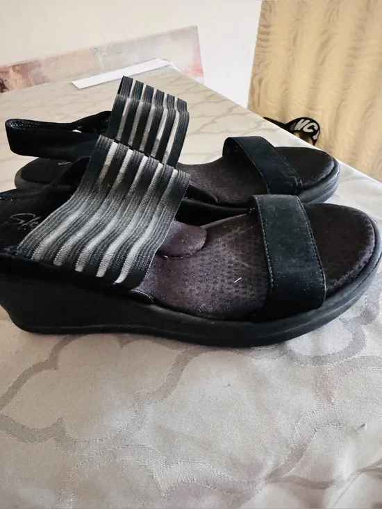 Sketchers Sz 7 Women's Black Wedge Sandals with Striped Elastic Band