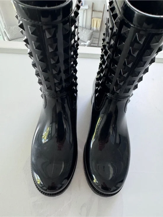 Valentino Garavani Black Gloss Pyramid-Stud Rain Boots
