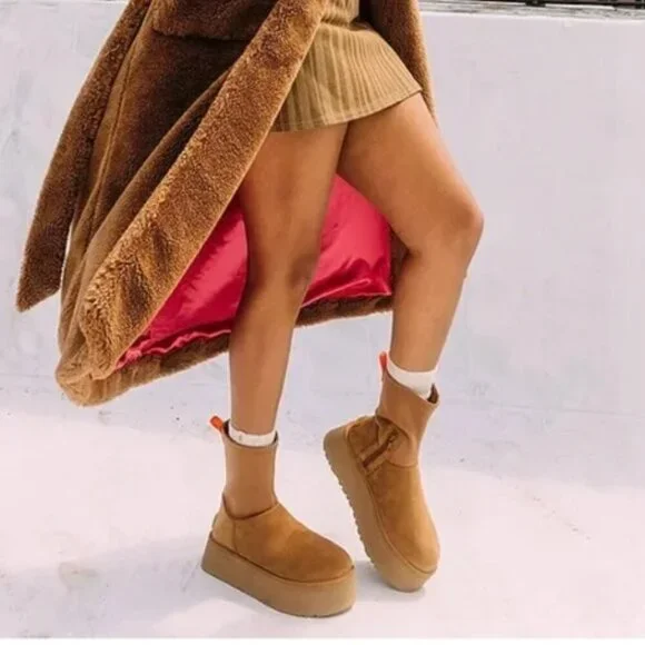 UGG Wheat Classic Dipper Winter Platform Boots. Sz: 11