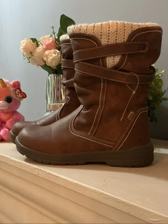 Totes brand Brown Winter Boots with Cream Knit Cuff