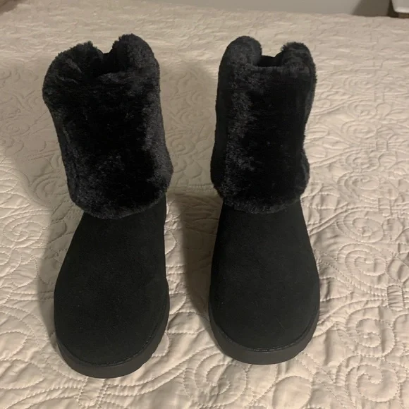 Universal Thread Black Suede Boots NWOT size 8