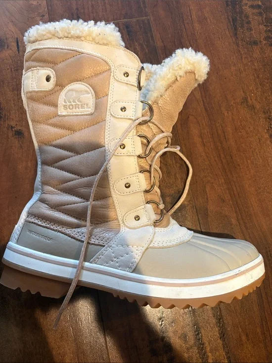 Sorel Women's Tan & Cream Insulated Lace-Up Winter Boot