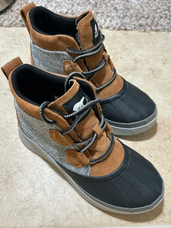 NWT🌷Sorel Black, Grey & Tan Winter Boot