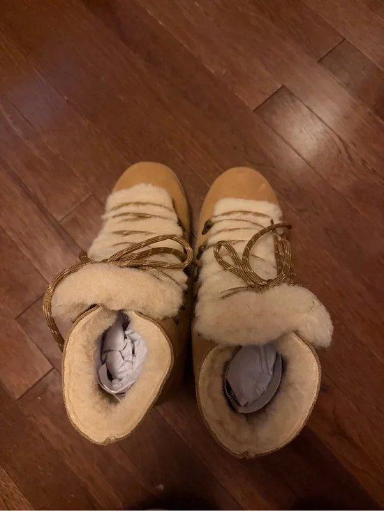 Bear paw Women’s Cozy Shearling-Lined Winter Boots in Tan BRAND NEW