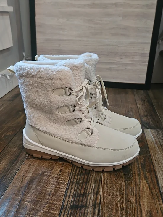 Universal Thread Women's Cream Sherpa Warm Winter  Lace-Up Boots