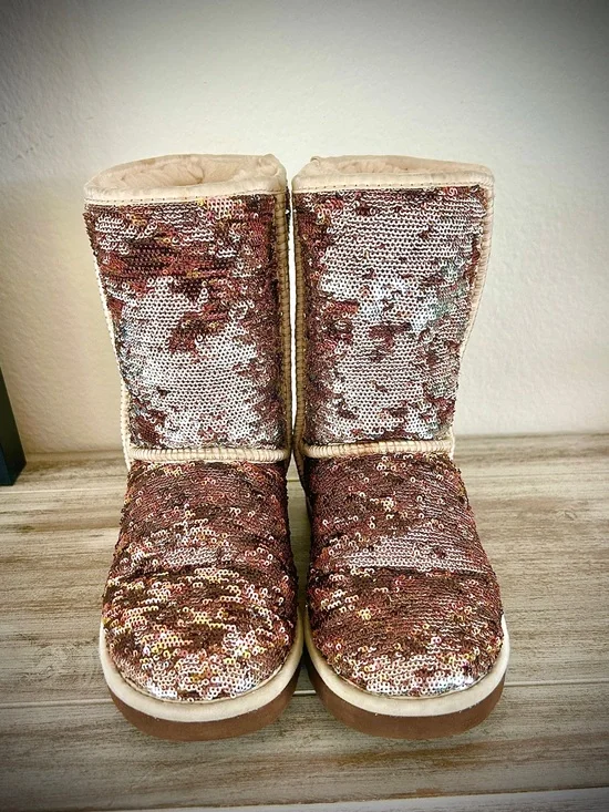 ⭐️UGG Women's Sequin Boot⭐️ amazing condition - size 7