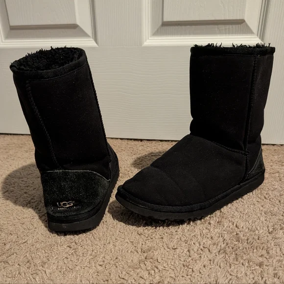 Pre-owned UGG Women's Black Classic Boots Size 8