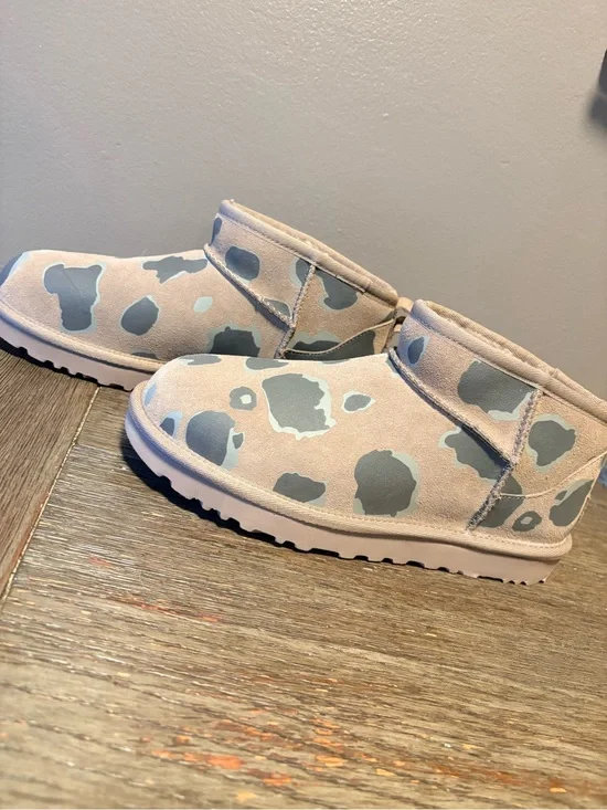 UGG Classic Ultra Mini Appaloosa Boots – Women’s Size 8