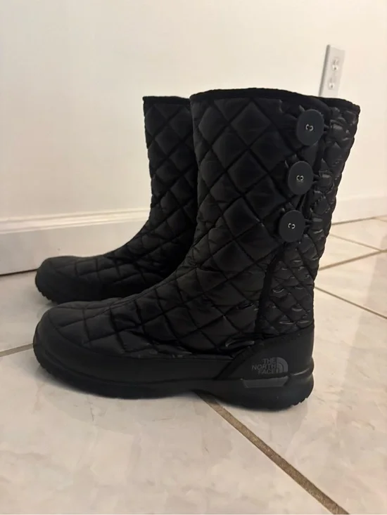 The North Face Women's Quilted Button-Accent Winter Boots - Black