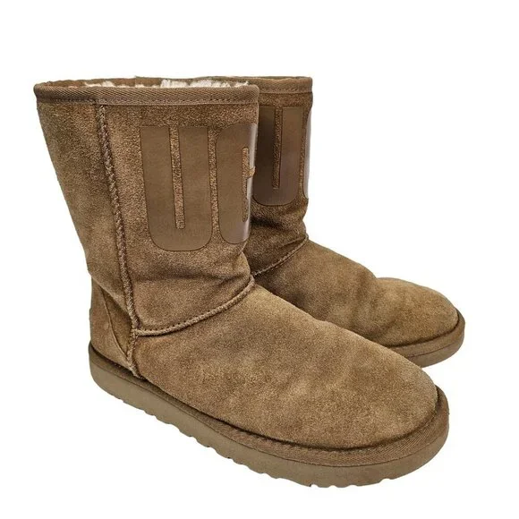UGG Classic Short Rubber Logo Pull On Chestnut Suede Boot 1108230