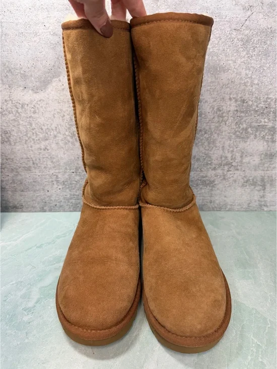 UGG Classic Tall Suede Winter Boots in Chestnut Shearling Lining Size 7