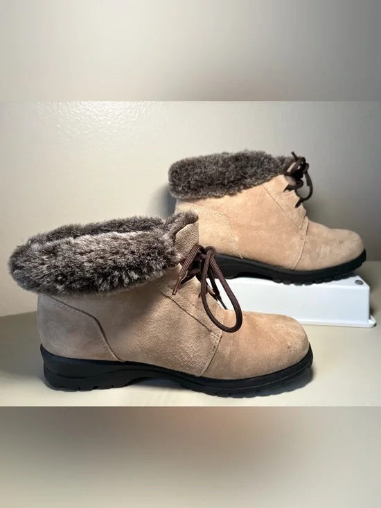 Cobble Cuddlers Women's Suede Faux-Fur Lace-Up Ankle Boots - Taupe