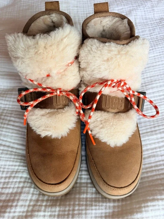 UGG Classic Weather Hiker Boot in Chestnut