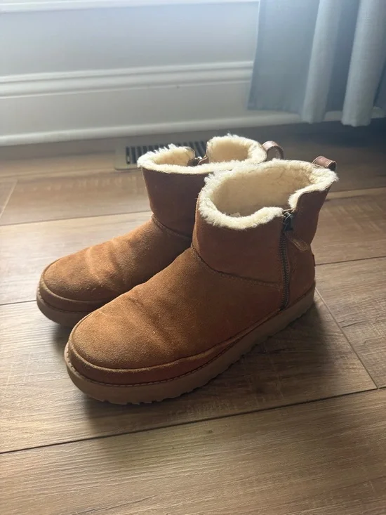 UGG Women's Short Suede Winter Boots in Chestnut Brown with Shearling