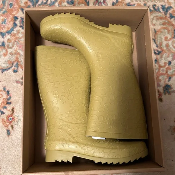UGG Women's Wilshire Logo Boot