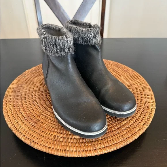 Adrienne Vittadini black Ankle Boots‎ with Knit Cuff