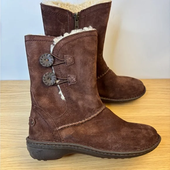 UGG Roslynn Brown Suede Sheepskin Lined Button Zip Mid‎ Calf Boots Womens 7