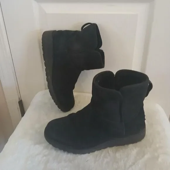 UGG Kristin Black Suede Wedge Short Boot Shearling Fur Lining 8 Classic Basic