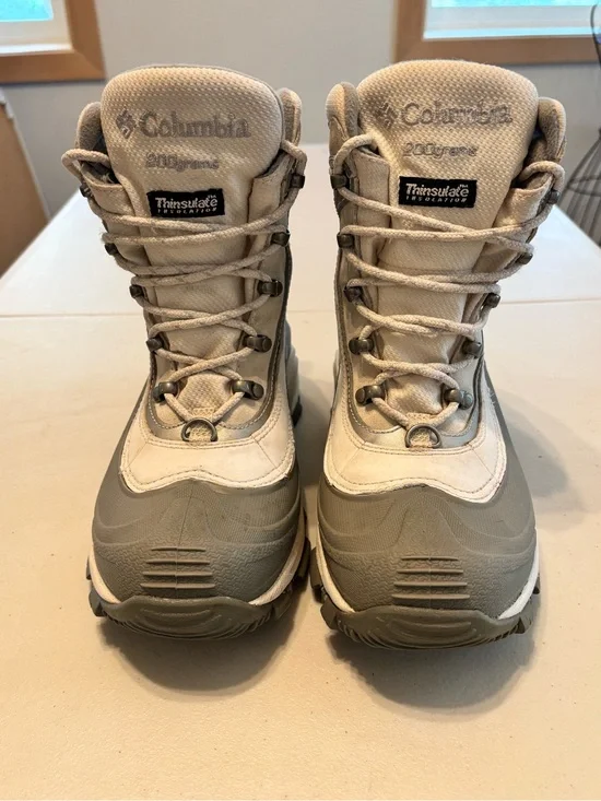 Columbia Winter Boots in Light Gray and White 6.5