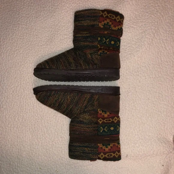 Muk Luks Women's Multicolor Knit Fall/ Winter Boots - Brown Trim