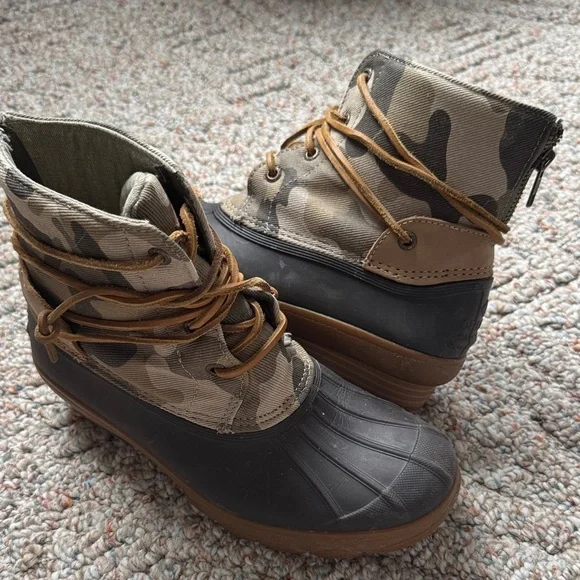 Sperry Saltwater Wedge Tide Camouflage Duck Boots with Tan leather Laces size 7