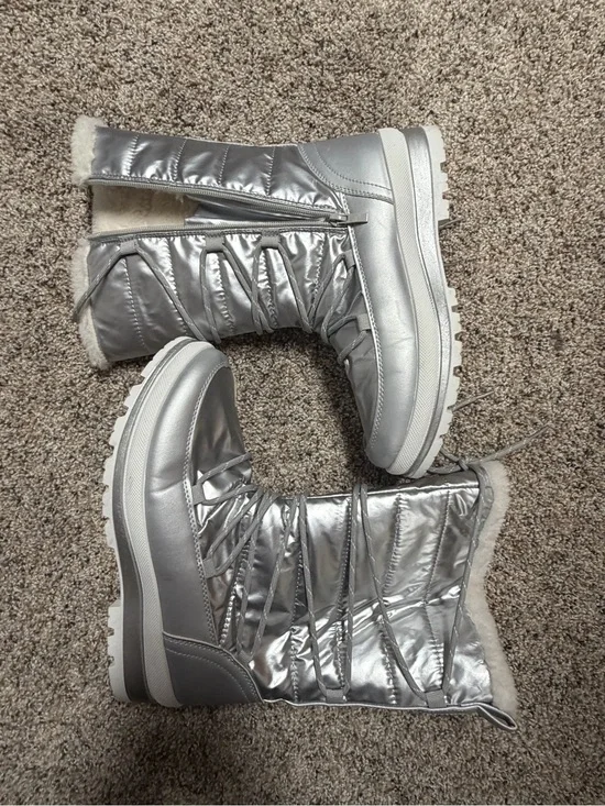 Silver Women's Insulated Winter Boots