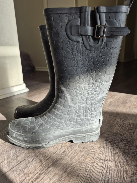 💕Rampage Textured Rain Boots with Buckle Accent Size 8💕
