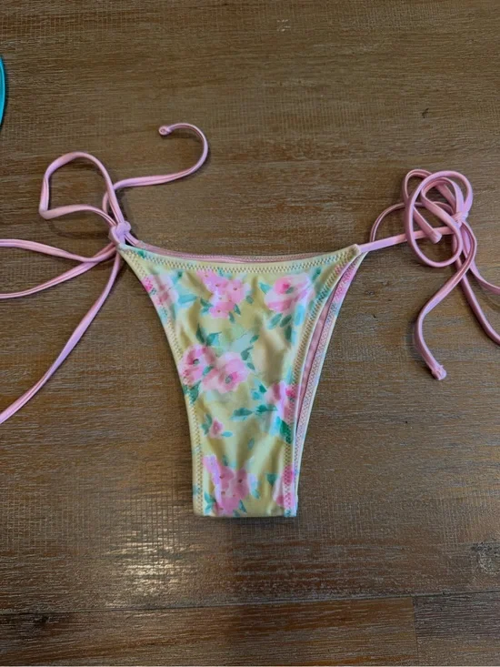 Frankies Bikinis Divine Skimpy String Bikini Bottom in Nymphaea