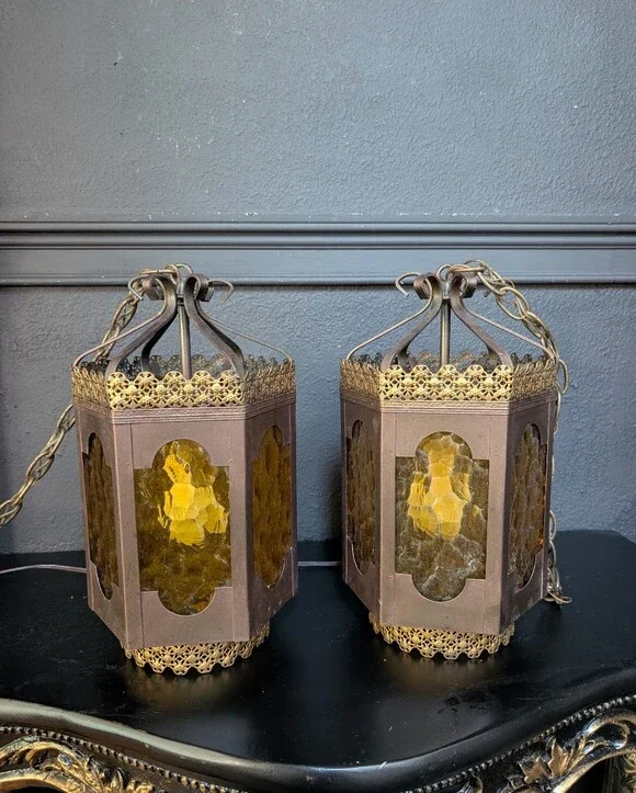 Vintage, Set of 2, Carson Lighting Amber Slag Glass Swag Lamp/ Ceiling light