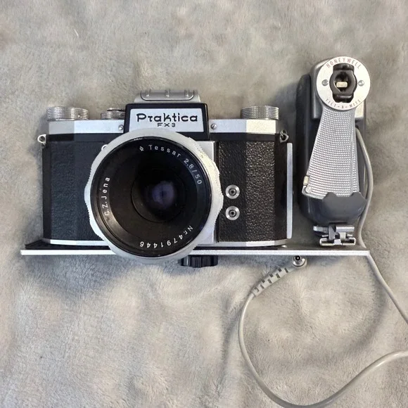 Vintage Praktica FX3 35mm Camera Zeiss Jena Tessar 50mm f/2.8 Honeywell Flash