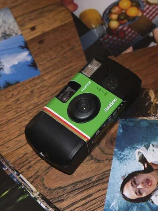 Fujifilm QuickSnap Flash 400 Disposable Film Camera 27 Exposures Indoor/Outdoor
