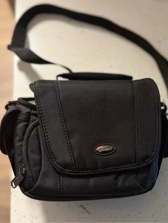 Lowepro Black Compact Messenger Camera Bag - Men's Shoulder Bag