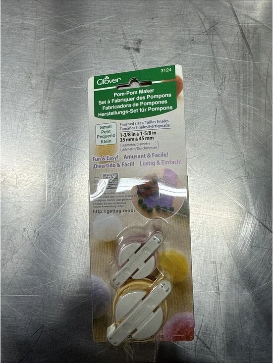 NEW IN PKG Clover Pom-Pom Maker Small 1-3/8