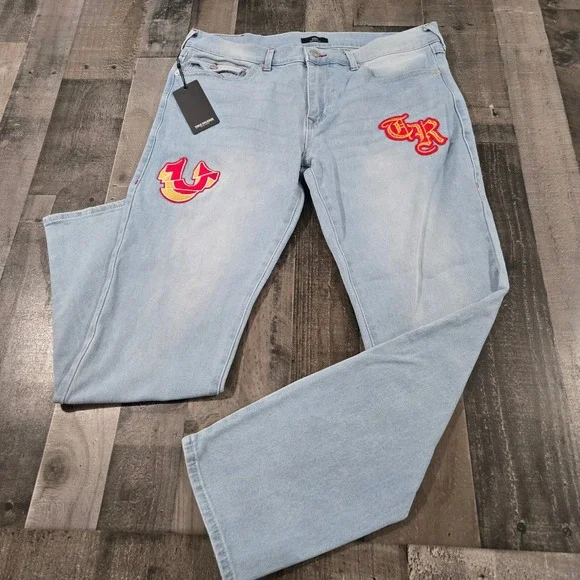 True Religion Geno Slim Fit Varsity Patch Denim Jeans Light Wash Deadstock NWT