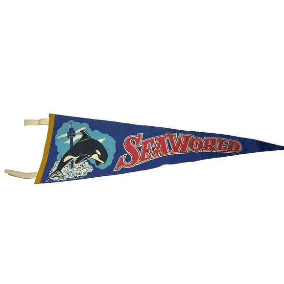 Vintage 1978 Sea World Pennant Souvenir Blue Flag Whale USA Hanco Read