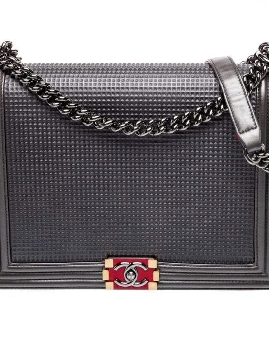 CHANEL Textured Gray Messenger Bag with Chain Strap and Red Accent XXL
