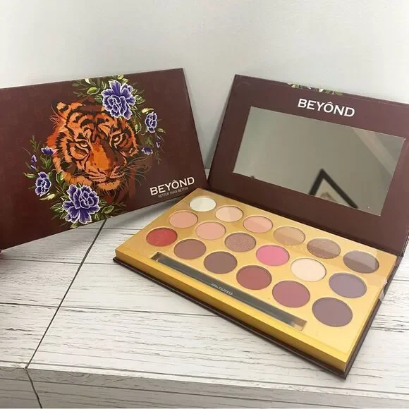 BEYOND Eyeshadow Palette 18 Colors Shimmer‎ Matte Brown Red Colors Palette