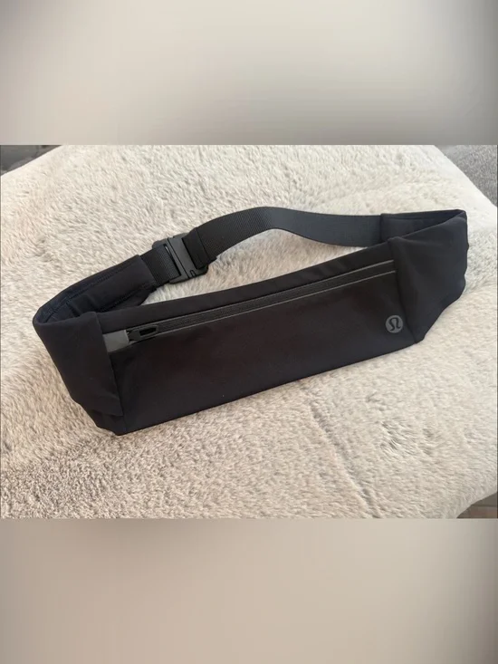 lululemon athletica Black runners belt NWOT XS/S