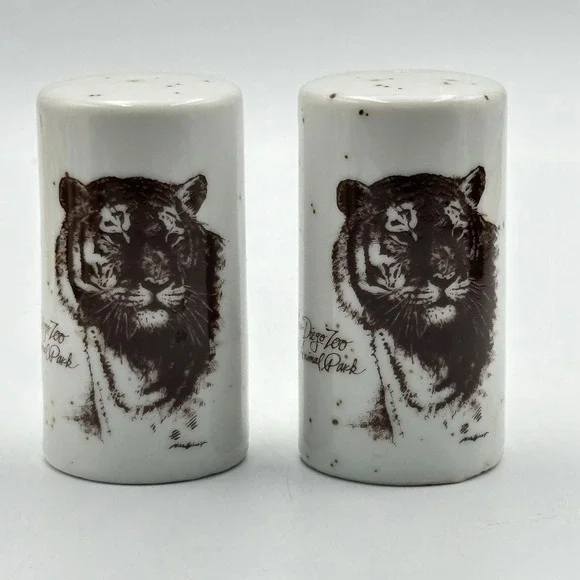 SP149-San Diego Zoo and Wild Animal Park Tiger Salt and Pepper Set Made in Japan