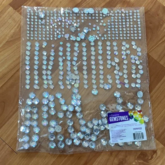 Pack of adhesive gemstones‎