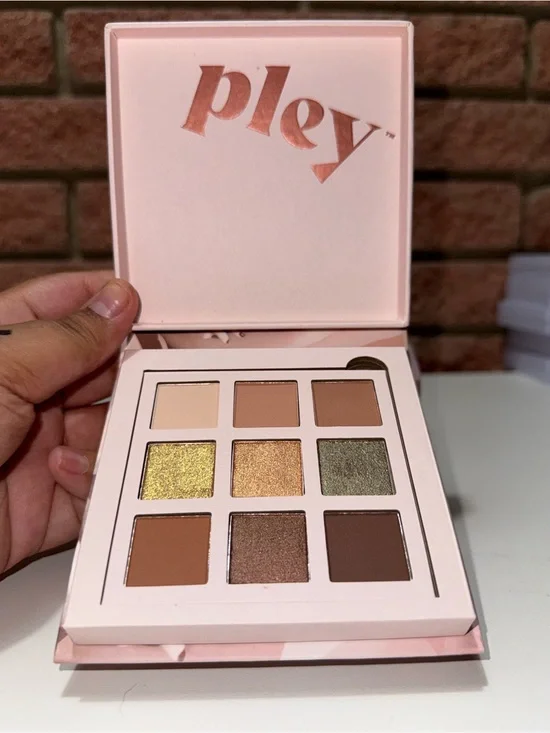 Neutral & Shimmer 9-Color Eyeshadow Palette — Warm Browns & Gold