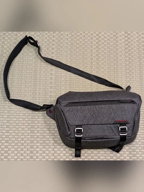 Peak Design The Everyday Sling 10L Charcoal w/ 2 Dividers