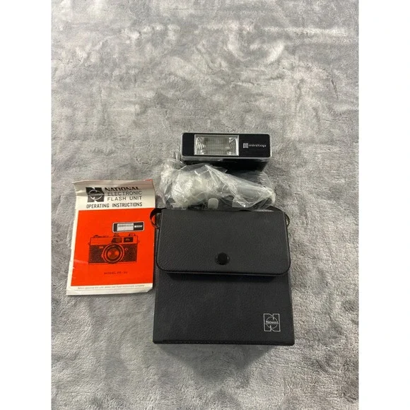 National Minitop PE-20 Electronic‎ Flash Unit Vintage Camera Accessory with Case