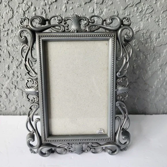 Vintage Silver Plated Ornate Scroll 4x6 Photo Frame Victorian Style Tabletop