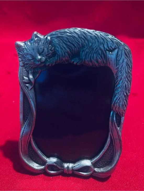 Decorative Cat Frame for Pets - Silver Finish