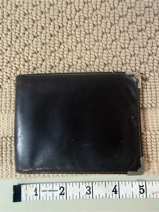 Authenticated Vintage Gucci Black Leather Bifold Wallet Crest Logo