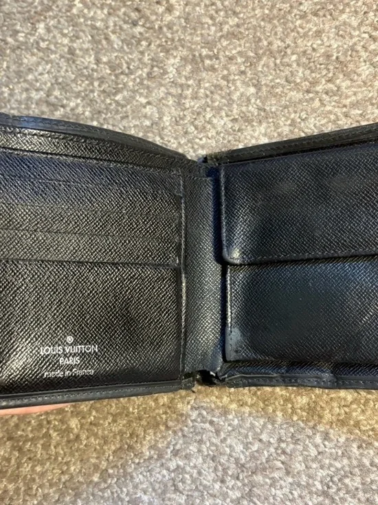 Auth Louis Vuitton Epi Leather Bifold Wallet Fair